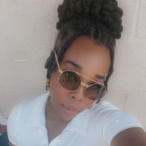 Meet your Posher, Angelica